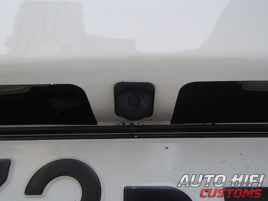 Установка камеры заднего вида AHC CA-003 в Nissan Tiida