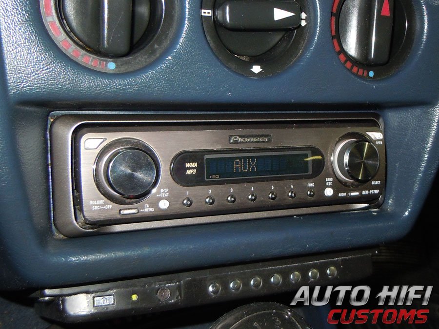 Установка автомагнитолы Pioneer DEH-P77MP в Mercedes E class