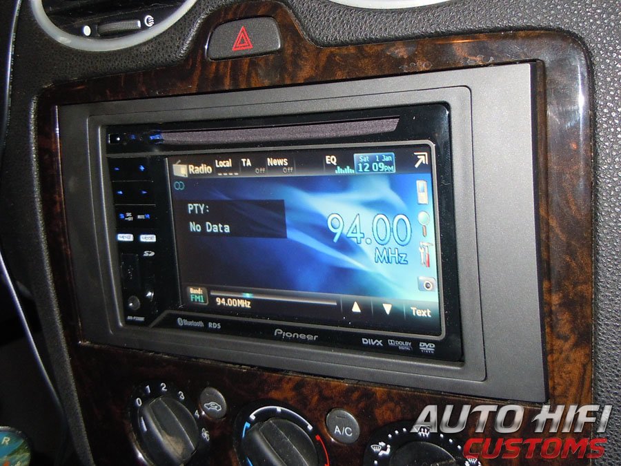 Установка автомагнитолы Pioneer AVH-P3300BT в Ford Focus 2