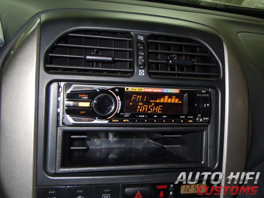 Установка автомагнитолы Sony CDX-GT650UI в Toyota RAV4