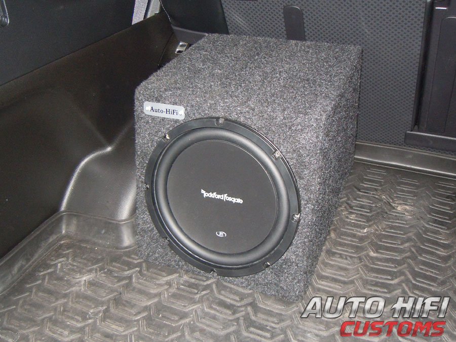 Установка сабвуфера Rockford Fosgate R1S410 box в Nissan X-Trail (T30)