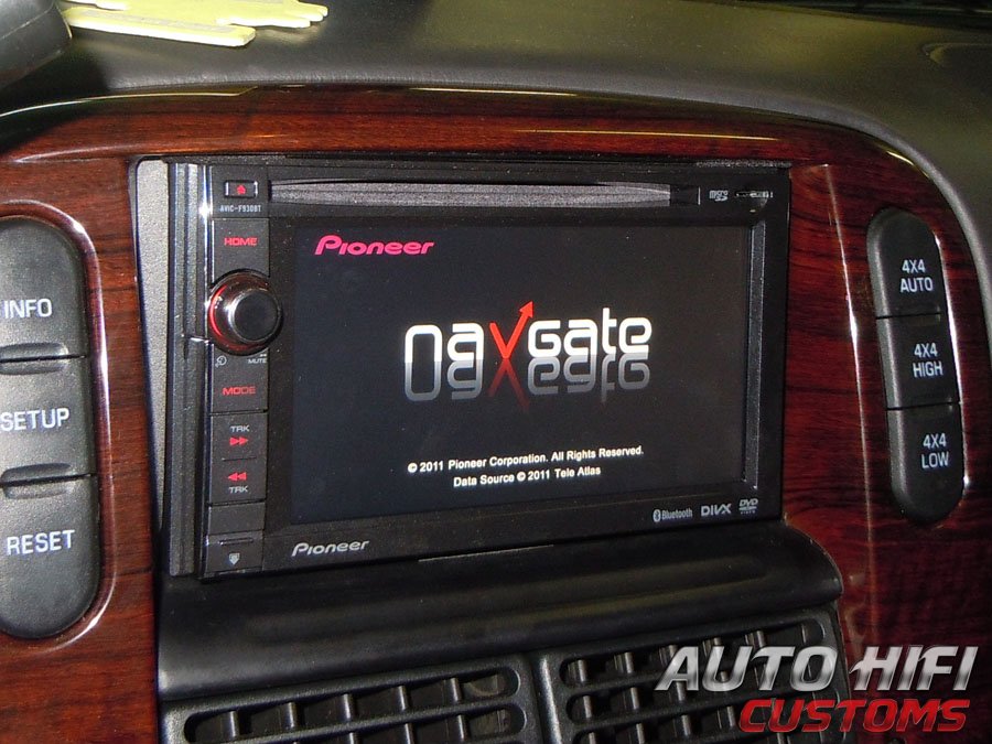 Установка автомагнитолы Pioneer AVIC-F930BT в Ford Explorer