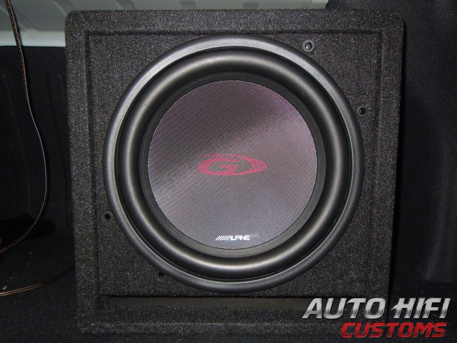 Установка сабвуфера Alpine SWG-1244 в Hyundai Solaris