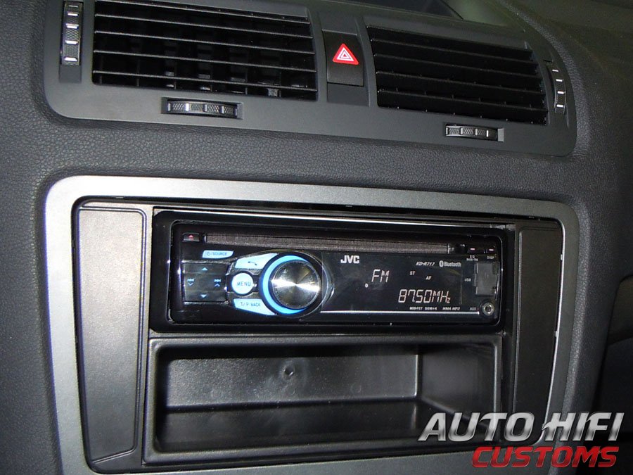 Установка автомагнитолы JVC KD-R717EE в Skoda Octavia (A5)