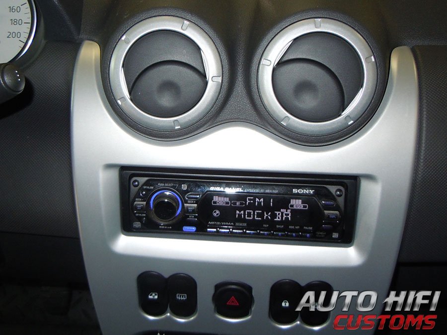 Установка автомагнитолы Sony MEX-1GP в Renault Logan