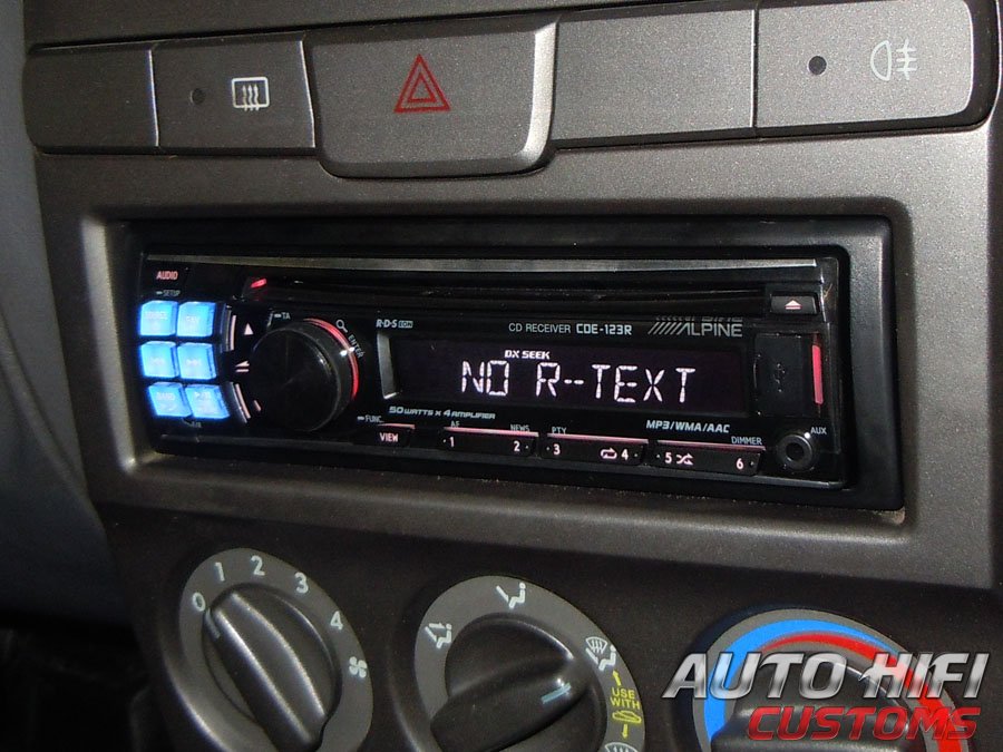 Установка автомагнитолы Alpine CDE-123R в Hyundai Accent