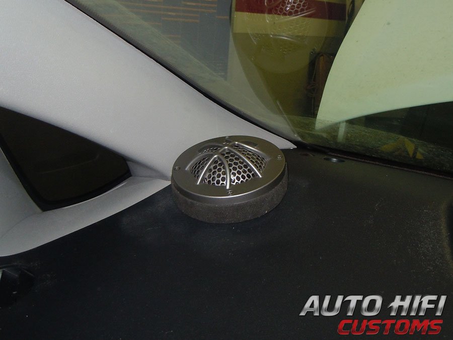 Установка акустики DLS UR2.5 в Toyota Prius