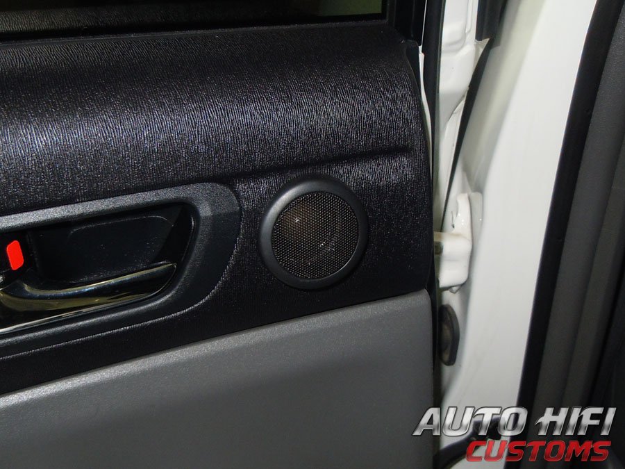 Установка акустики DLS UR1 в Toyota Prius