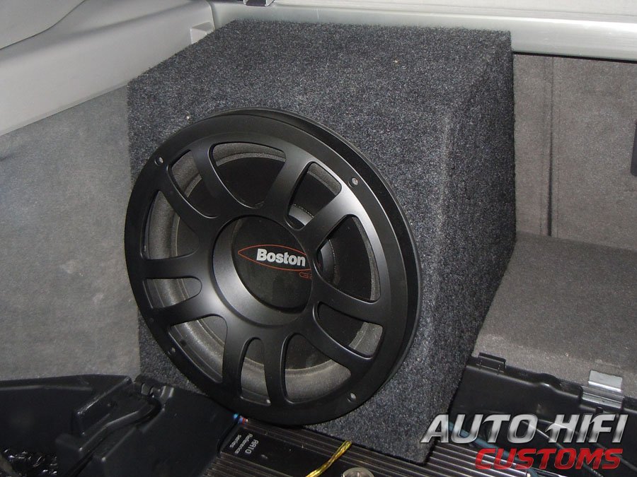Установка сабвуфера Boston Acoustics G312-44 box в Toyota Prius