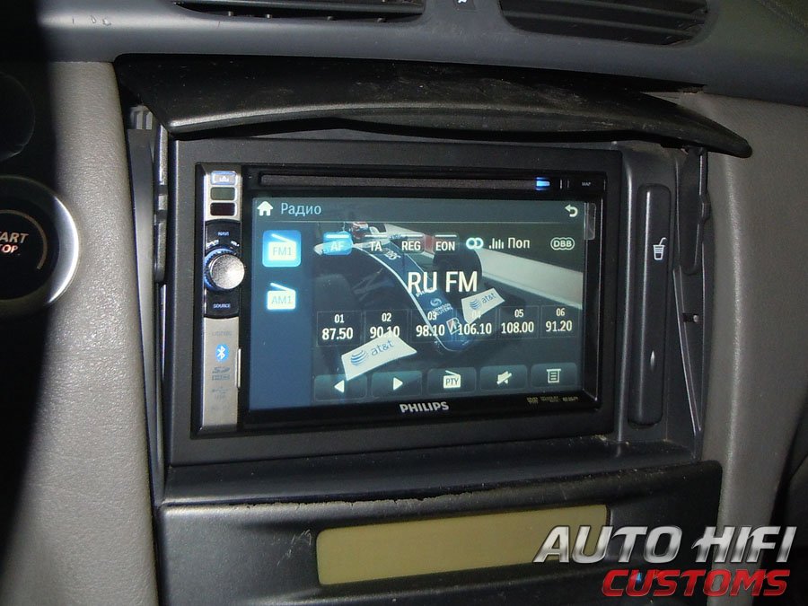 Установка автомагнитолы Philips CID2680 в Renault Laguna