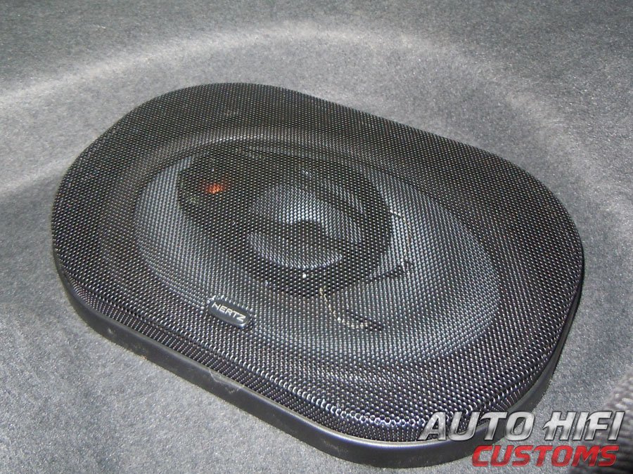 Установка акустики Hertz DCX 690 в Renault Logan