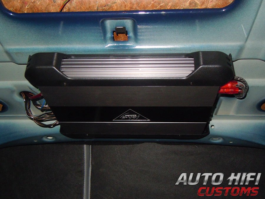 Установка усилителя Blaupunkt VA-475 в Volkswagen Passat