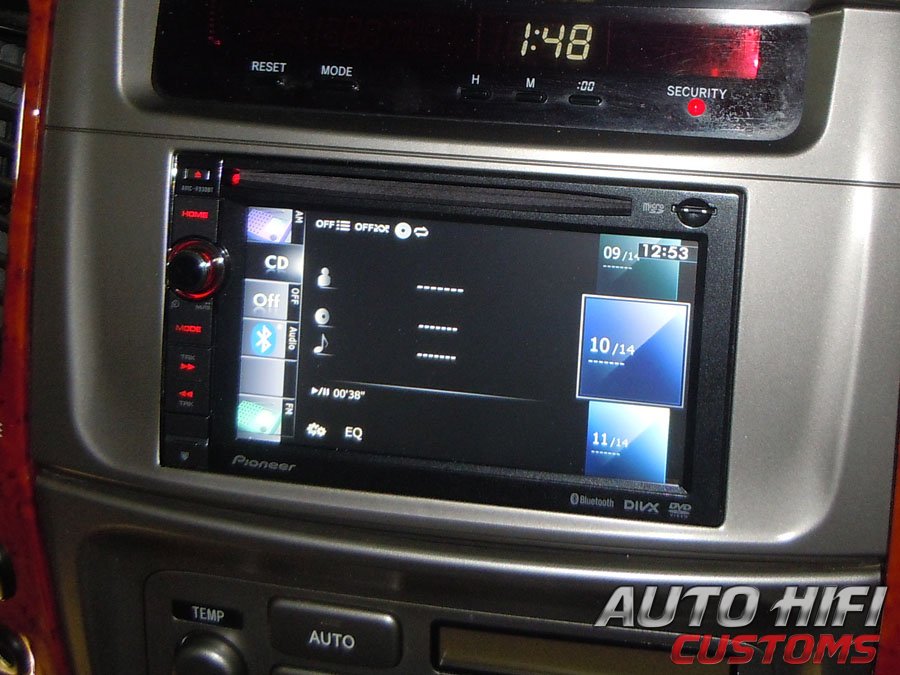 Установка автомагнитолы Pioneer AVIC-F930BT в Toyota Land Cruiser 100