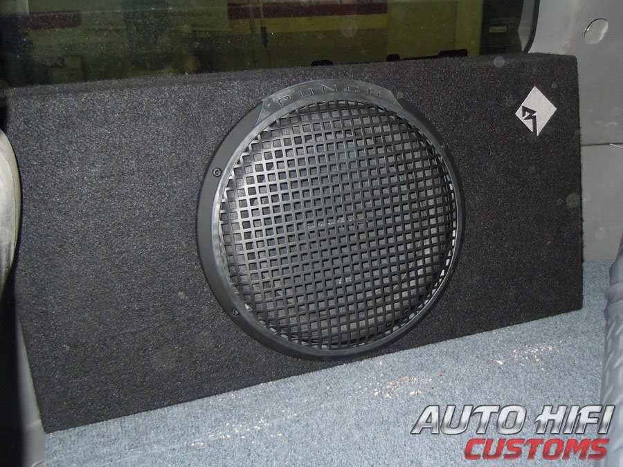 Установка сабвуфера Rockford Fosgate P3L-S12 в Toyota Land Cruiser 100