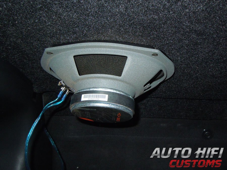 Установка акустики Hertz HCX 690 в Toyota Corolla