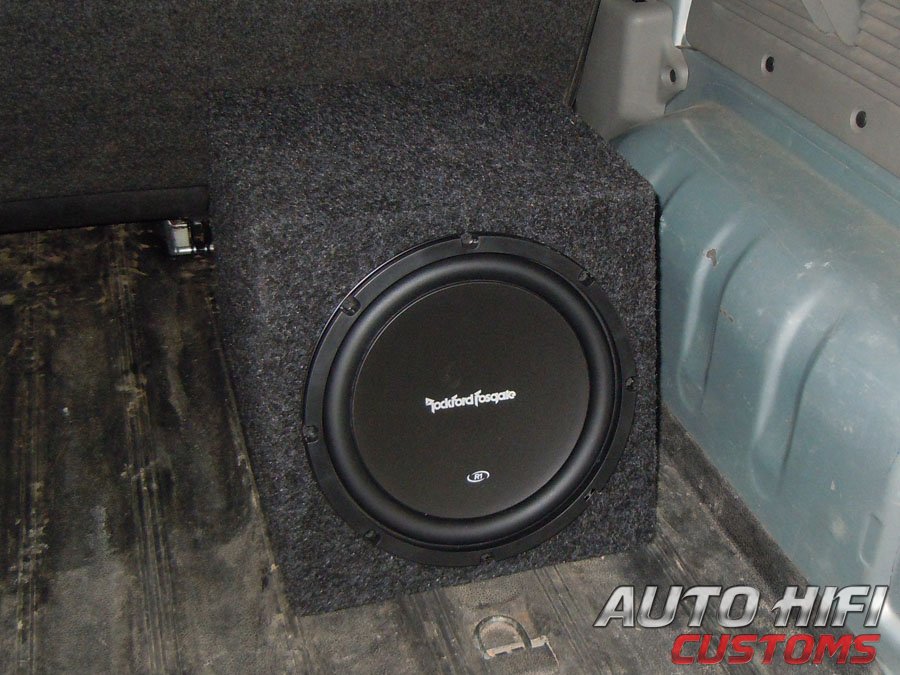 Установка сабвуфера Rockford Fosgate R1S410 box в Renault Kangoo
