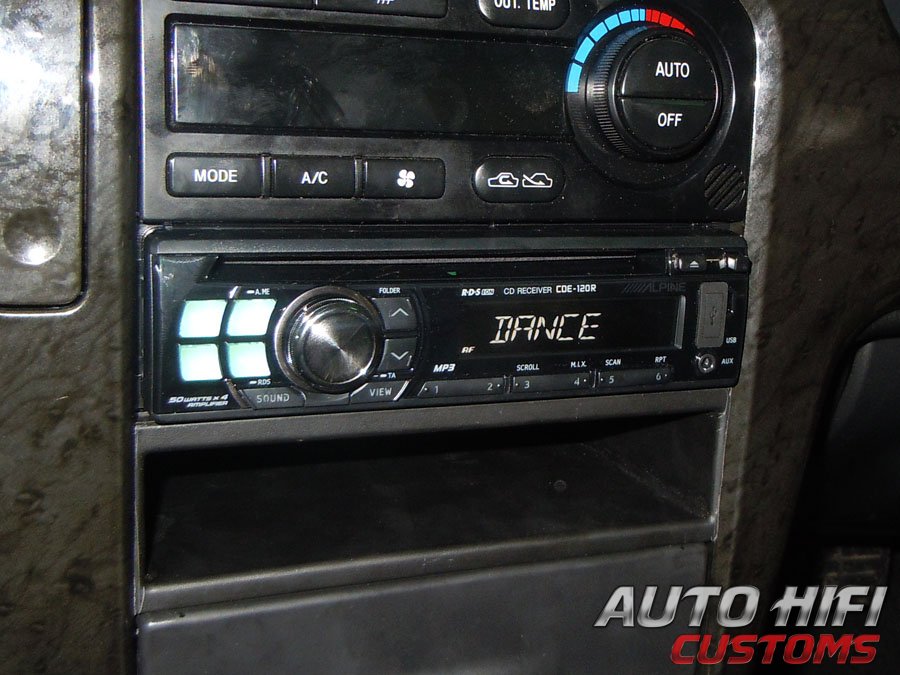 Установка автомагнитолы Alpine CDE-120R в Subaru Legacy