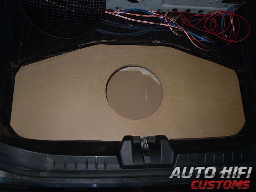 Установка сабвуфера Boston Acoustics G310-44 в Mercedes SLK