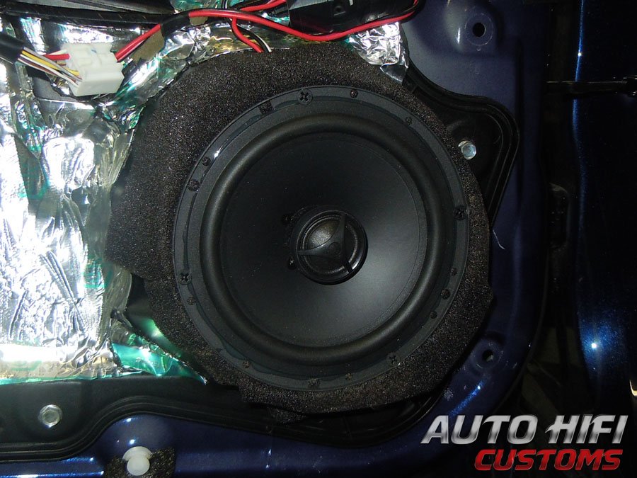 Установка акустики Morel Tempo Coax 6 в Mazda CX-7