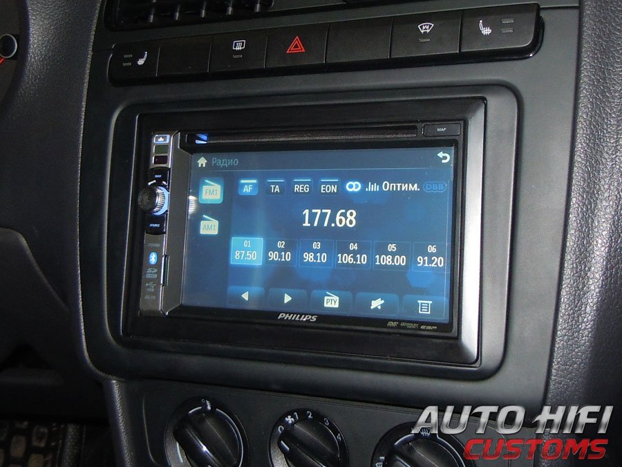 Установка автомагнитолы Philips CID2680 в Volkswagen Polo V