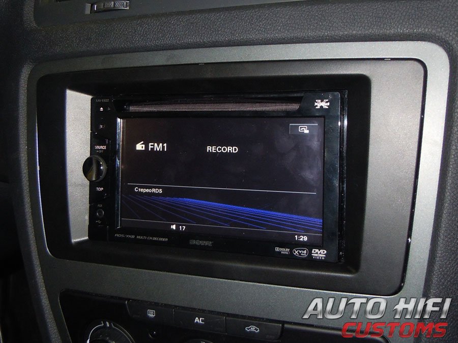 Установка автомагнитолы Sony XAV-E622 в Skoda Octavia (A5)