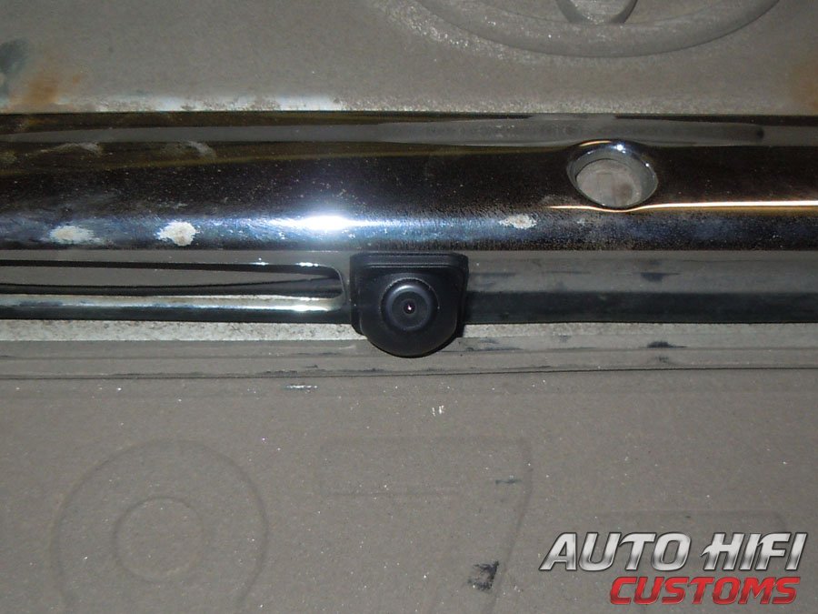 Установка камеры заднего вида AHC CA-003 в Toyota Camry V30