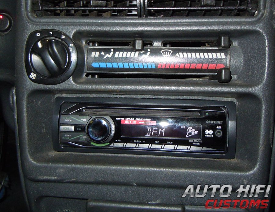 Установка автомагнитолы Sony CDX-GT247EE в Lada 2114