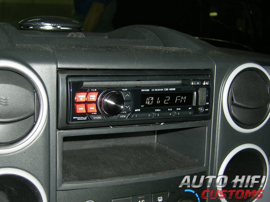Установка автомагнитолы Alpine CDE-120RR в Citroen Berlingo