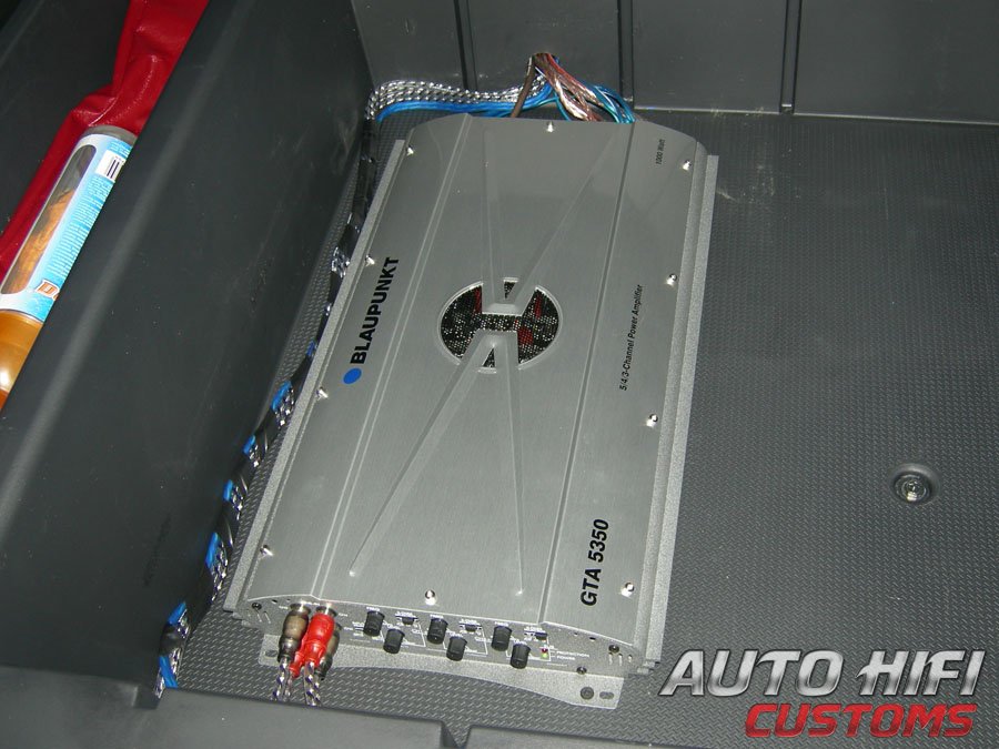 Установка усилителя Blaupunkt GTA 5350 в Hyundai Santa Fe (II)