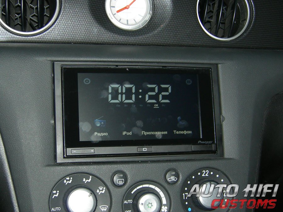 Установка автомагнитолы Pioneer AppRadio SPH-DA01 в Mitsubishi Outlander