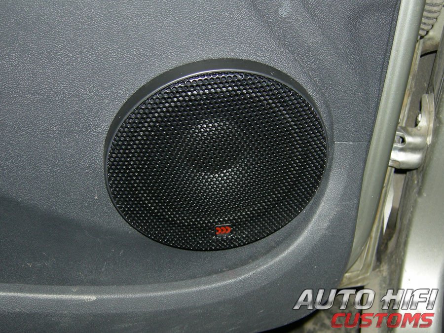 Установка акустики Morel Tempo 6 в Renault Logan