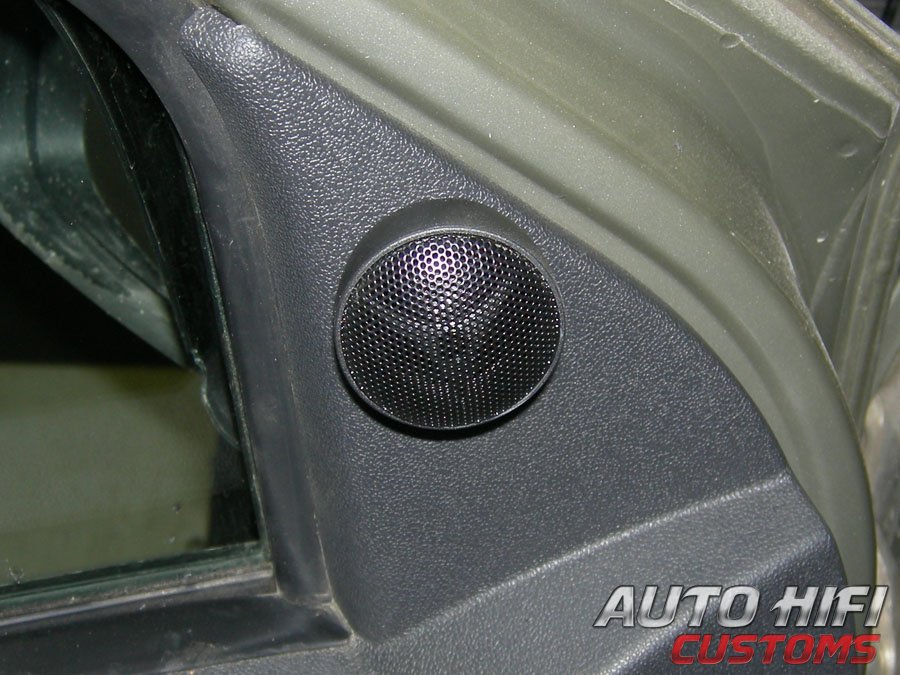 Установка акустики Morel Tempo 6 в Renault Logan