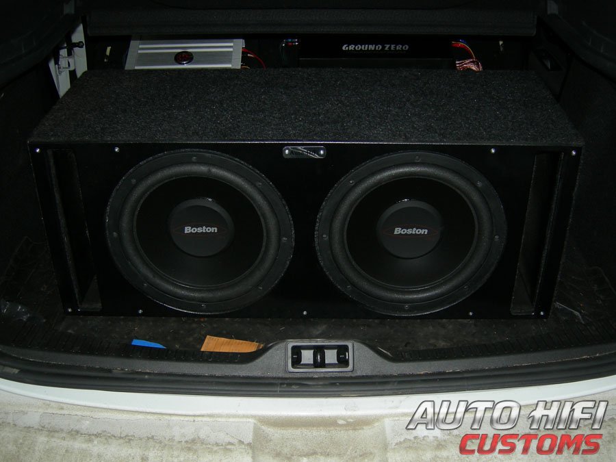 Установка сабвуфера Boston Acoustics G110-4x2 box в Renault Megane 2