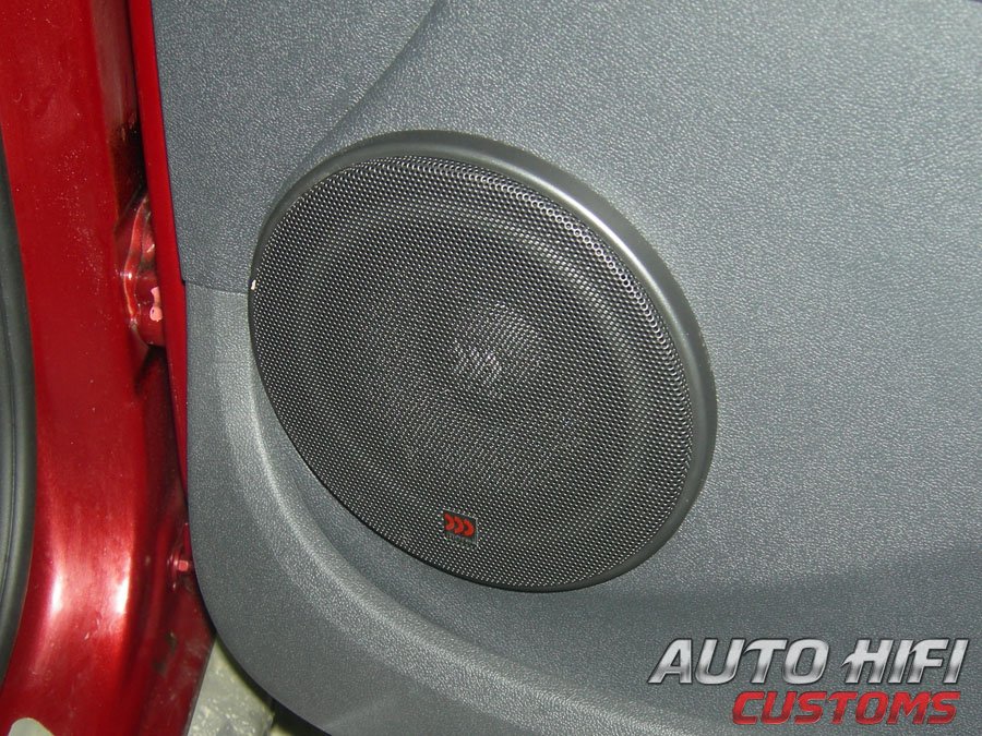 Установка акустики Morel Maximo 6 в Renault Sandero