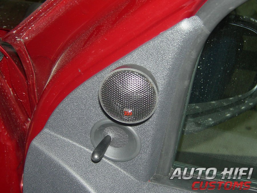 Установка акустики Morel Maximo 6 в Renault Sandero