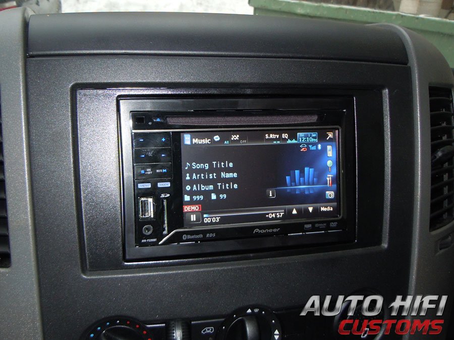 Установка автомагнитолы Pioneer AVH-P3200BT в Volkswagen Crafter