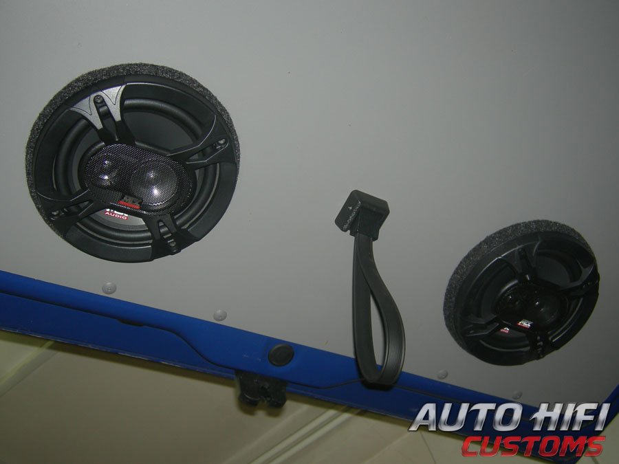 Установка акустики MTX RTC803 в Volkswagen Caravelle