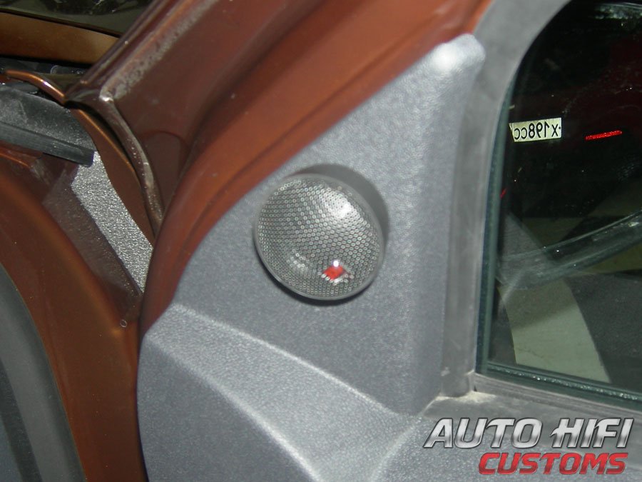 Установка акустики Morel Maximo 6 в Renault Duster