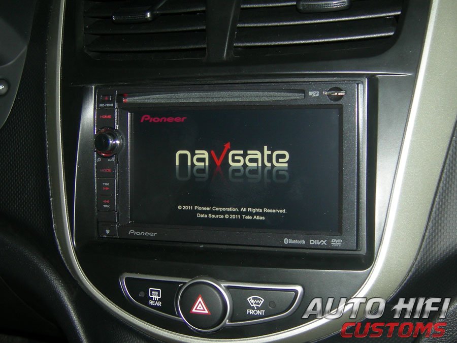 Установка автомагнитолы Pioneer AVIC-F930BT в Hyundai Solaris