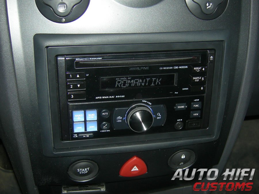 Установка автомагнитолы Alpine CDE-W203Ri в Renault Megane 2