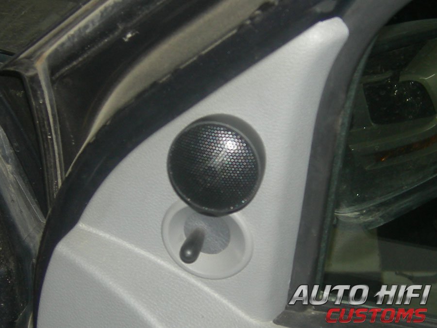 Установка акустики Morel Tempo 6 в Renault Logan