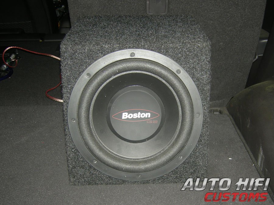 Установка сабвуфера Boston Acoustics G210-4 box в Hyundai Santa Fe (II)