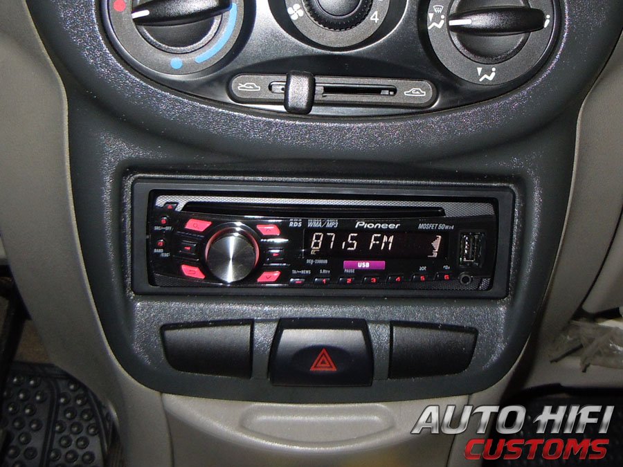 Установка автомагнитолы Pioneer DEH-2300UB в Lada Kalina