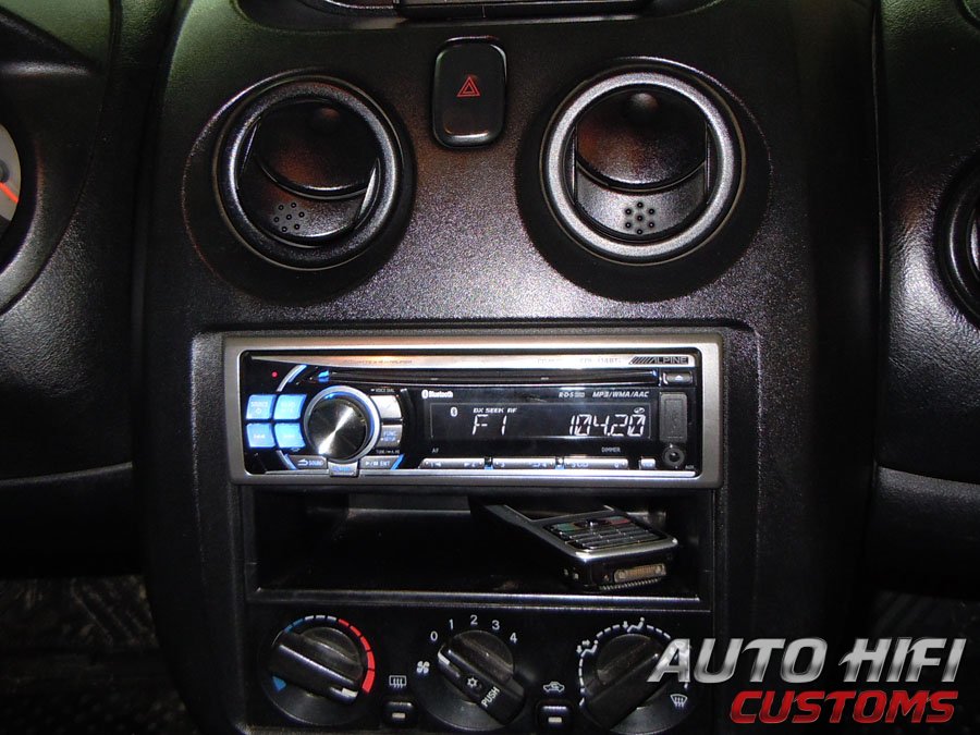 Установка автомагнитолы Alpine CDE-114BTi в Mitsubishi Eclipse