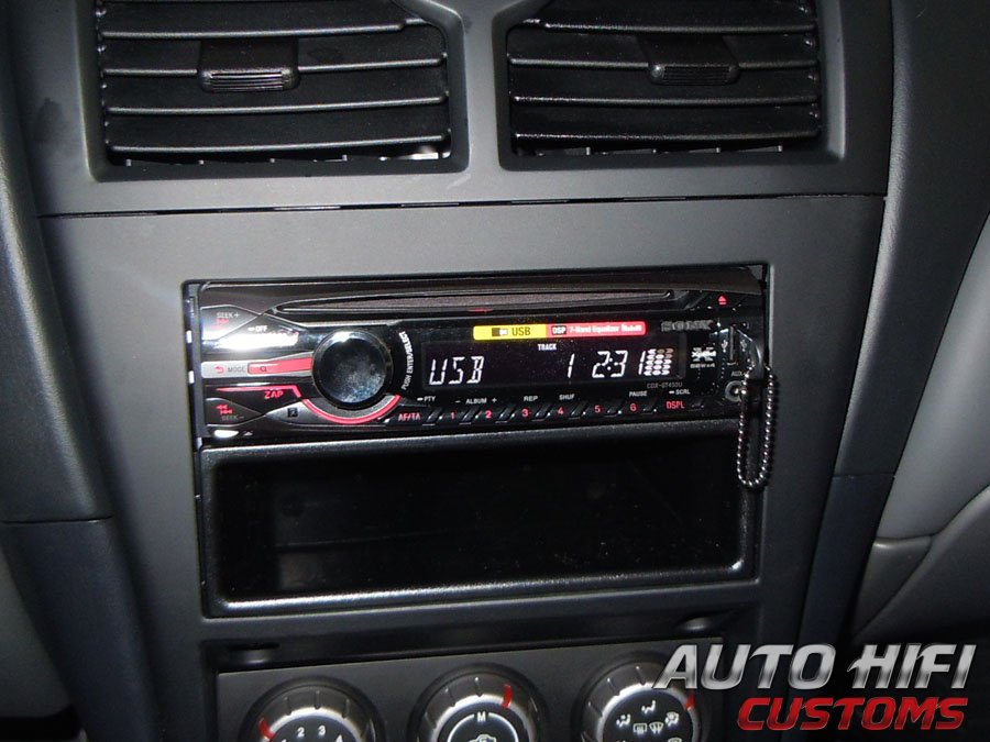 Установка автомагнитолы Sony CDX-GT450U в Nissan Almera Classic