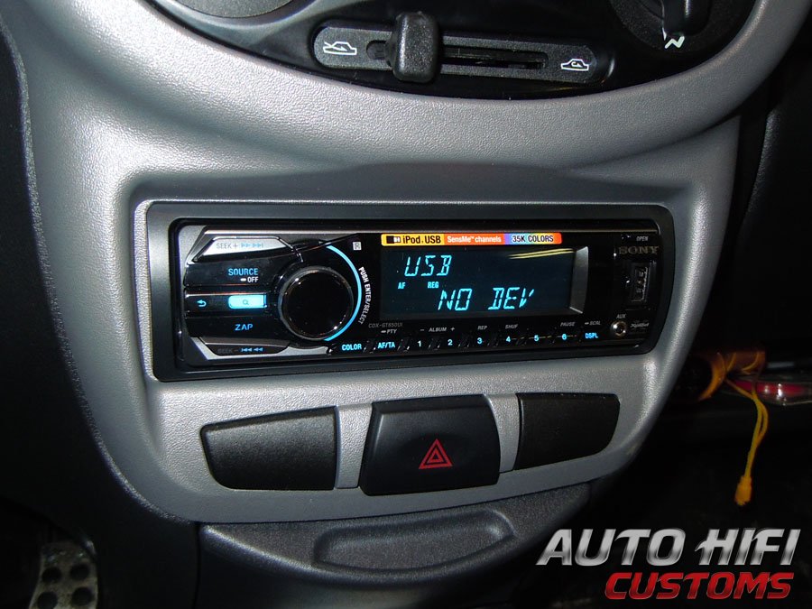Установка автомагнитолы Sony CDX-GT650UI в Lada Kalina