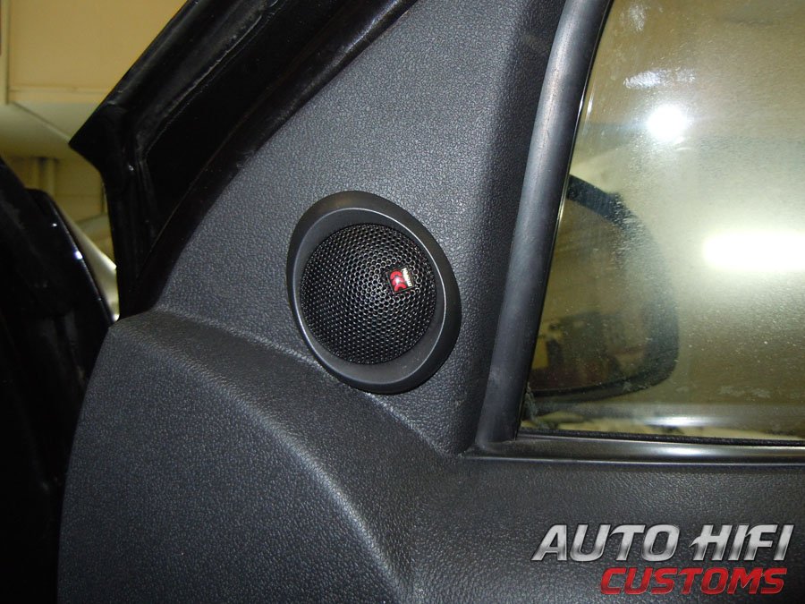 Установка акустики Morel Maximo 6 в Renault Logan