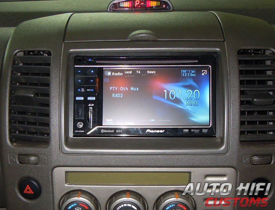 Установка автомагнитолы Pioneer AVH-P3200BT в Nissan Navara