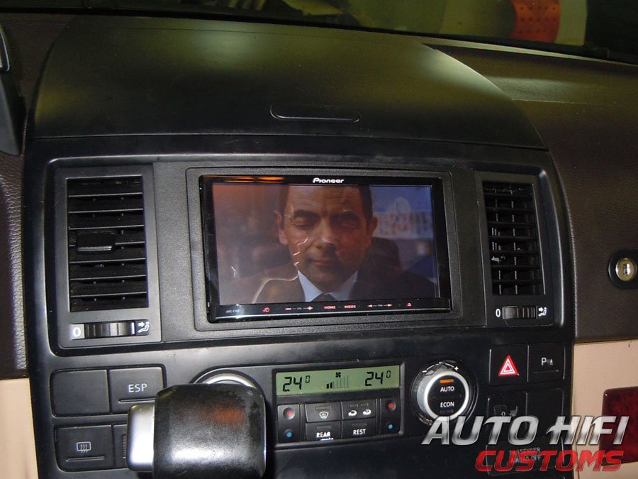 Установка автомагнитолы Pioneer AVIC-F20BT в Volkswagen Multivan T5