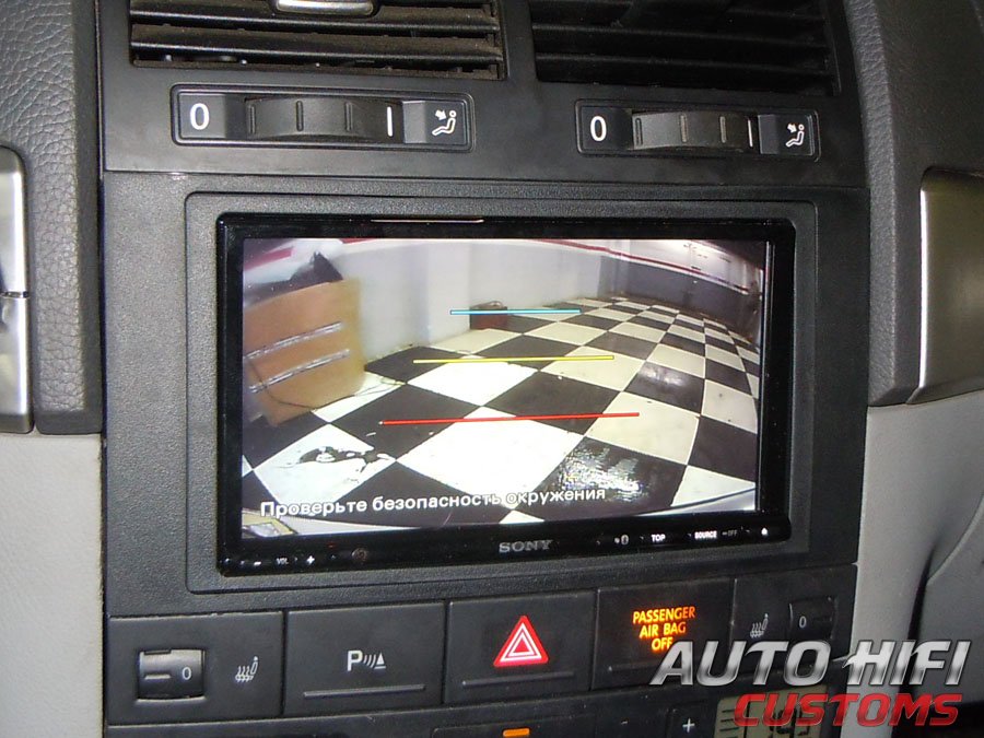 Установка камеры заднего вида AVEL AVS312CPR (#105) в Volkswagen Touareg